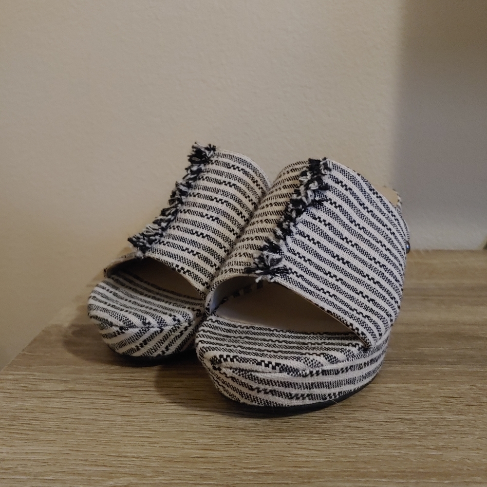 Simply Vera Wedge Sandals